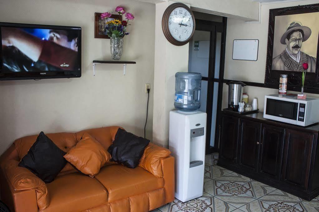 Oyo Hotel Bicentenario Tampico Exteriér fotografie